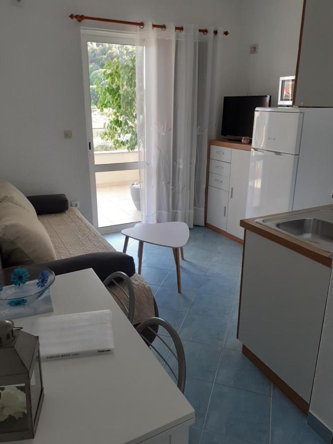 Apartments Lozina Drvenik  Eksteriør bilde