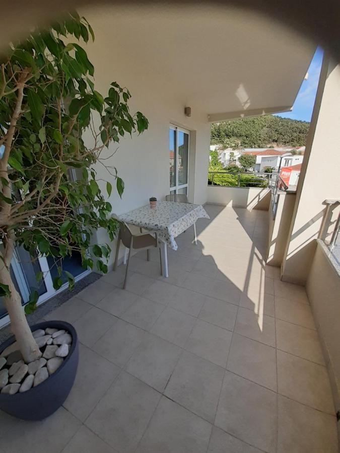 Apartments Lozina Drvenik  Eksteriør bilde