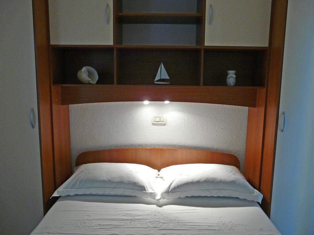 Apartments Lozina Drvenik  Rom bilde