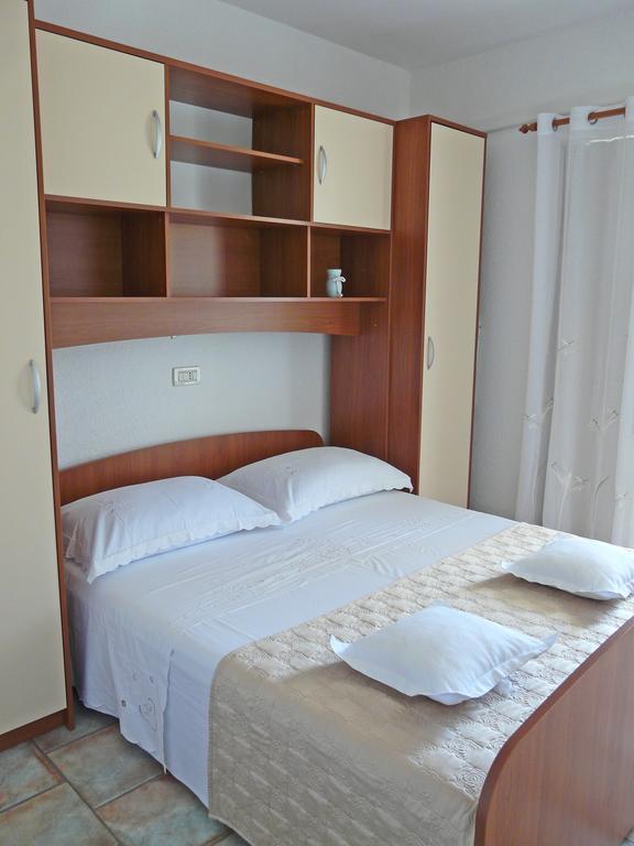 Apartments Lozina Drvenik  Rom bilde